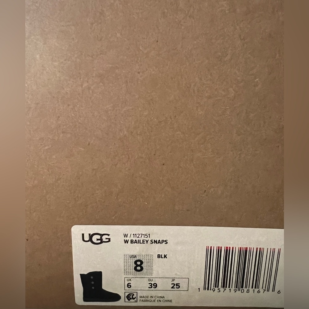 UGG Women’s Bailey Button Snaps - Picture 2 of 3